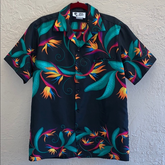 Hilo Hattie Other - Hilo Hattie Men’s Button Hawaiian Shirt Size M